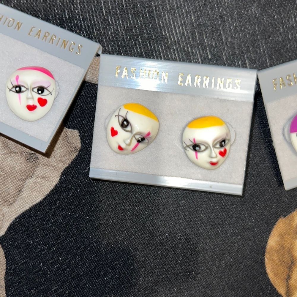 New Old Stock Vintage Molded Plastic Madi Gras Jester Painted Face Mask Earrings - Picture 4 of 7